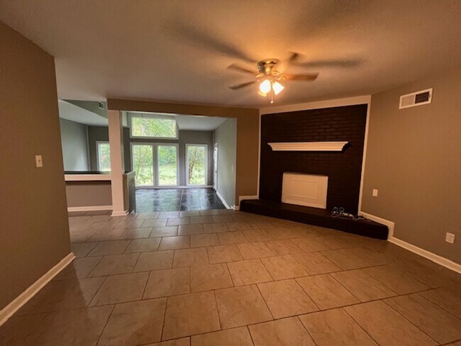 Building Photo - Renovated 4 Bedroom 2 Bath Home for Rent!!