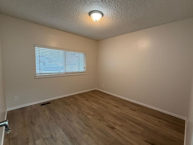 Building Photo - Beautiful 4 bed 2 bath home in Boise just off E Bergeson St