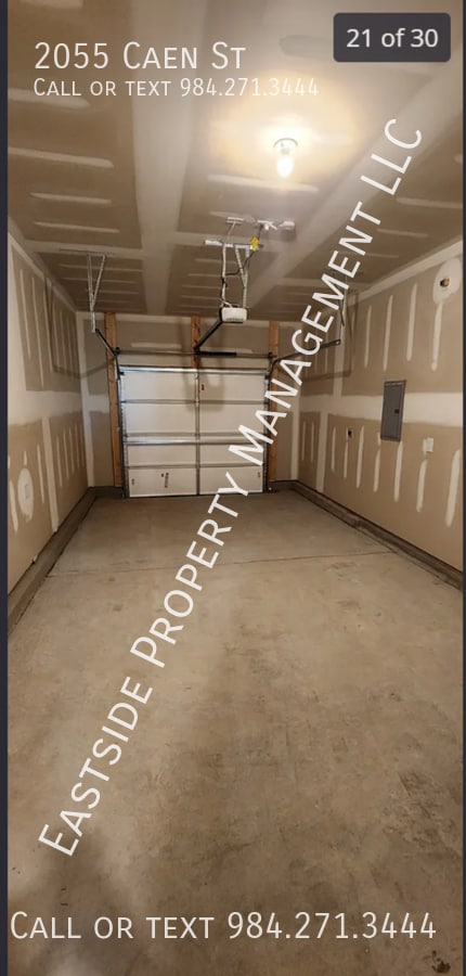 Building Photo - 2055 Caen St