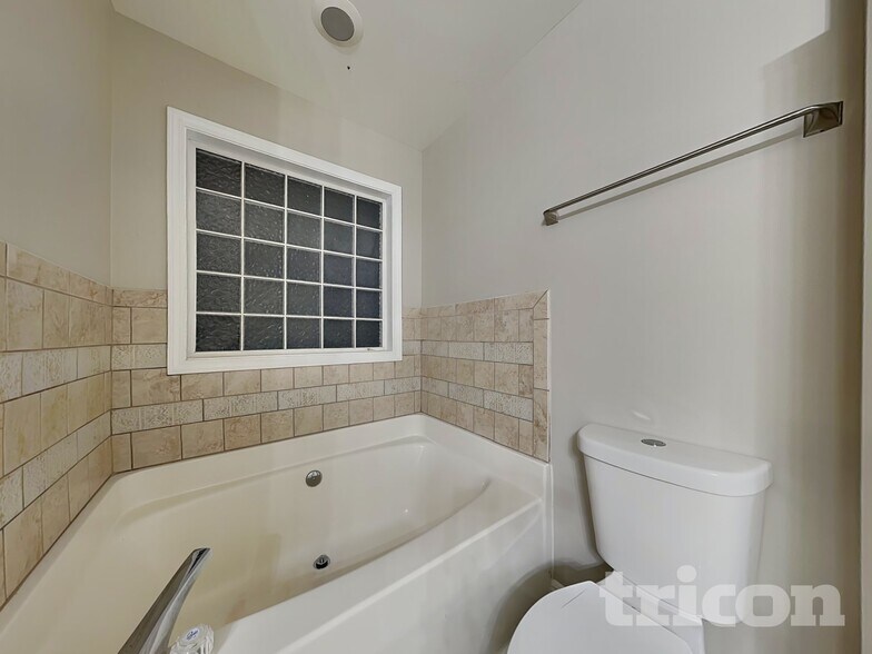 Building Photo - 461 Kimball Loop