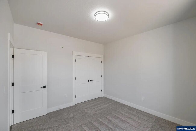 Building Photo - 4 Bedroom 2 Bath House