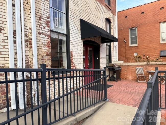 Building Photo - 113 N Main St