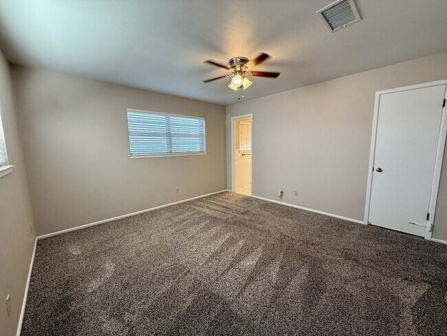 Building Photo - 2507 Camarie Ave