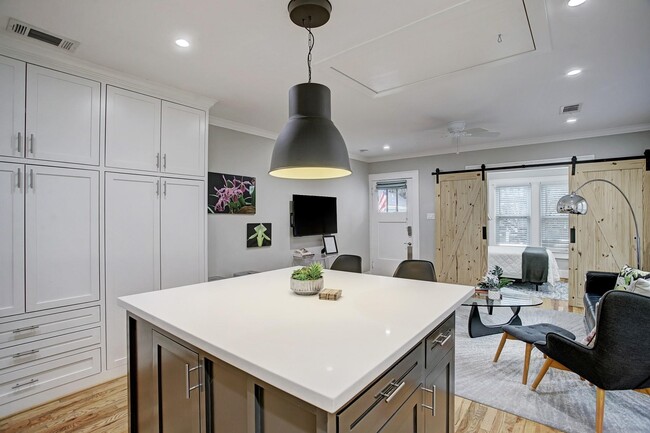 Building Photo - 127 Payne St