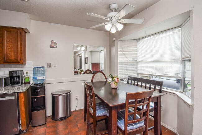 Building Photo - 12106 Pecan Meadow Dr