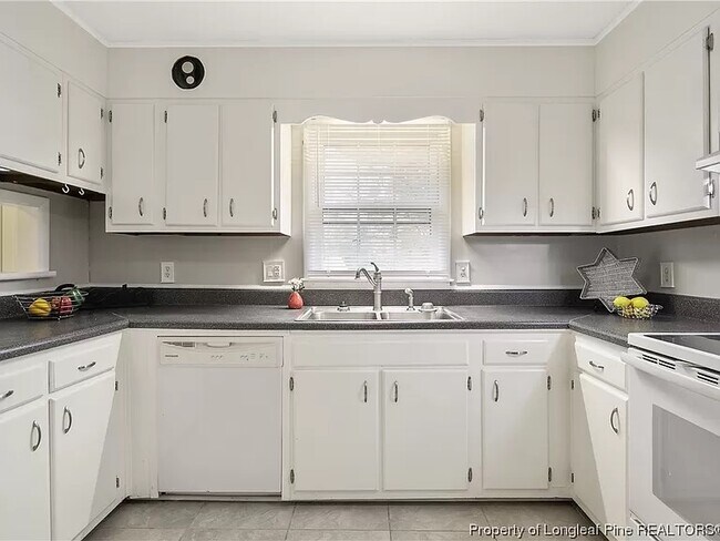 Building Photo - 729 Emerald Dr