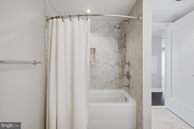 Building Photo - 925 N Fairfax St