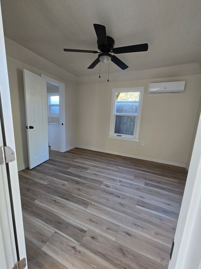 Building Photo - 1 Br 1 Ba available now