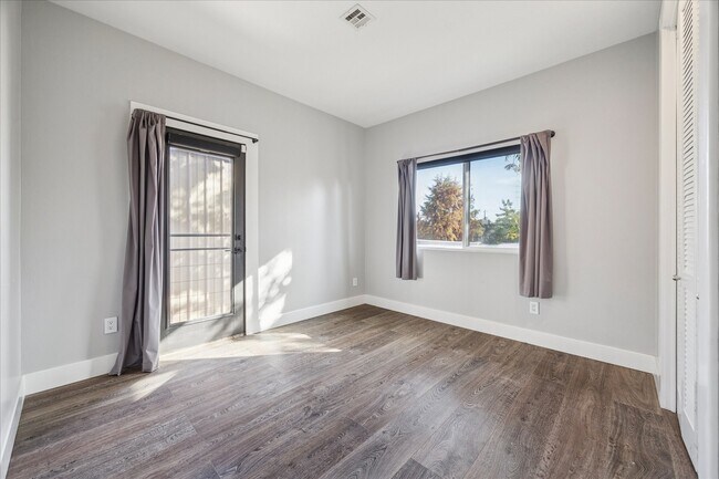 Building Photo - 1919 Missouri St