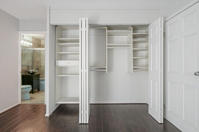 Building Photo - One bedroom Apt in Gold Coast
