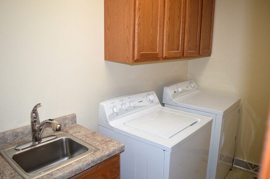 Building Photo - 1121 Union Rd