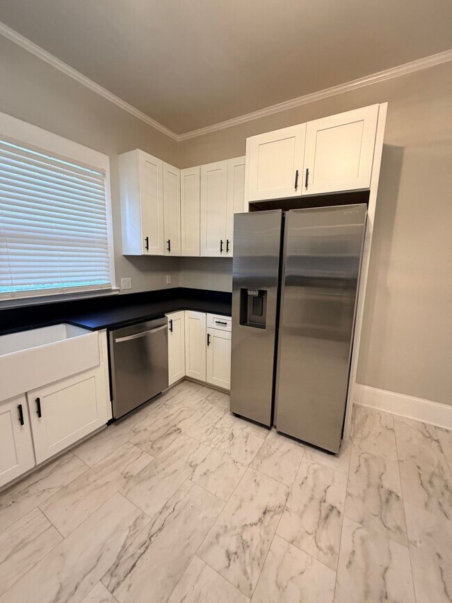 Building Photo - 205 Saluda St