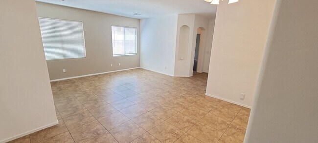 Building Photo - 1414 E Bautista Rd