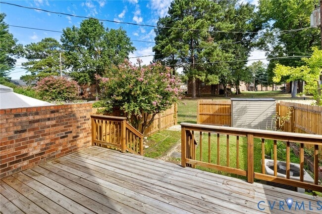 Building Photo - 2218 Kingsbrook Dr