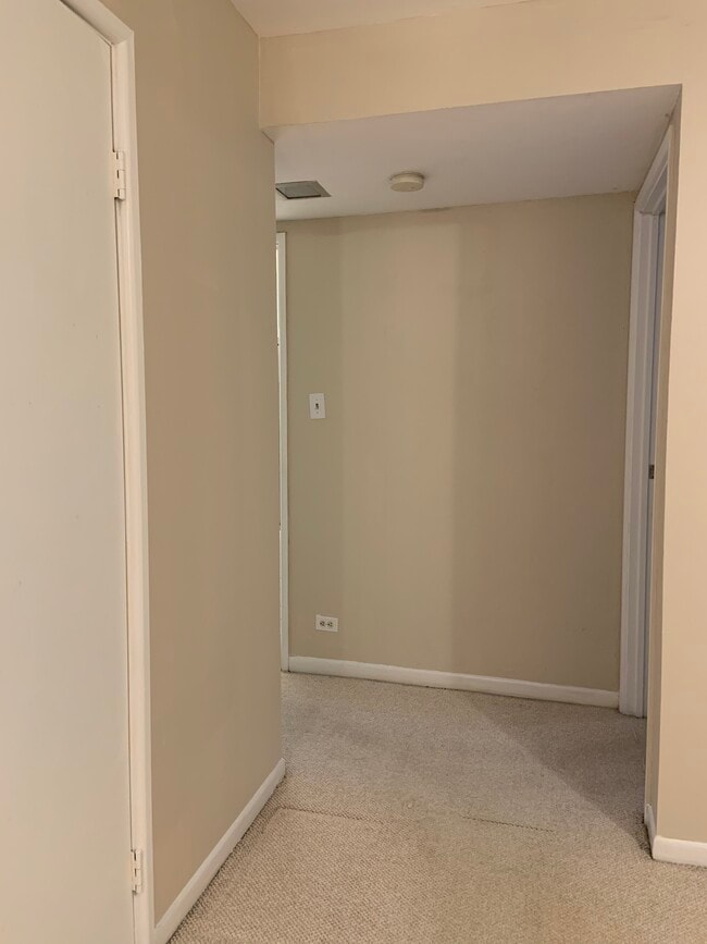 Building Photo - 9422 Bay Colony Dr