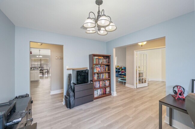 Building Photo - 6100 Saddle Horse Ln