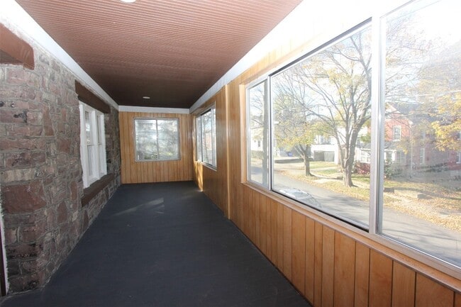 Building Photo - 12 George St