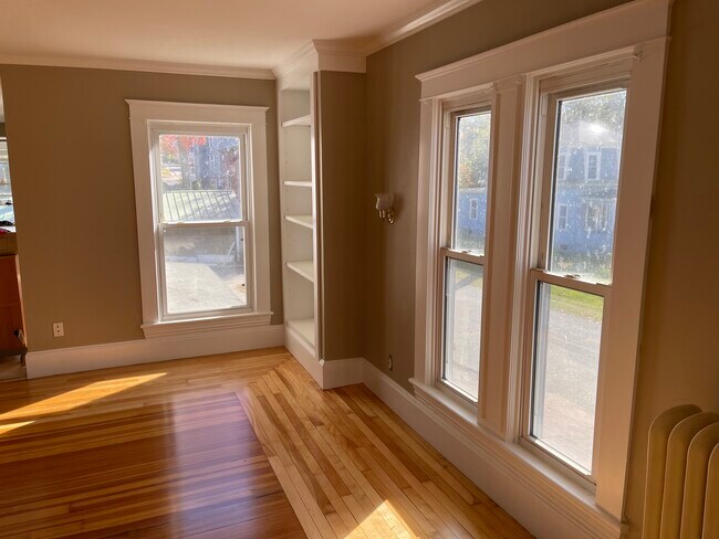 Main room Unit2 - 101 Walnut St