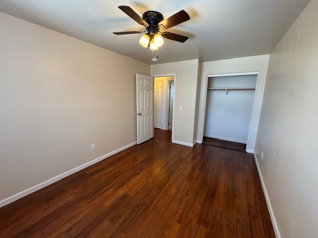 Building Photo - 3 Bedroom Townhouse Available Soon!