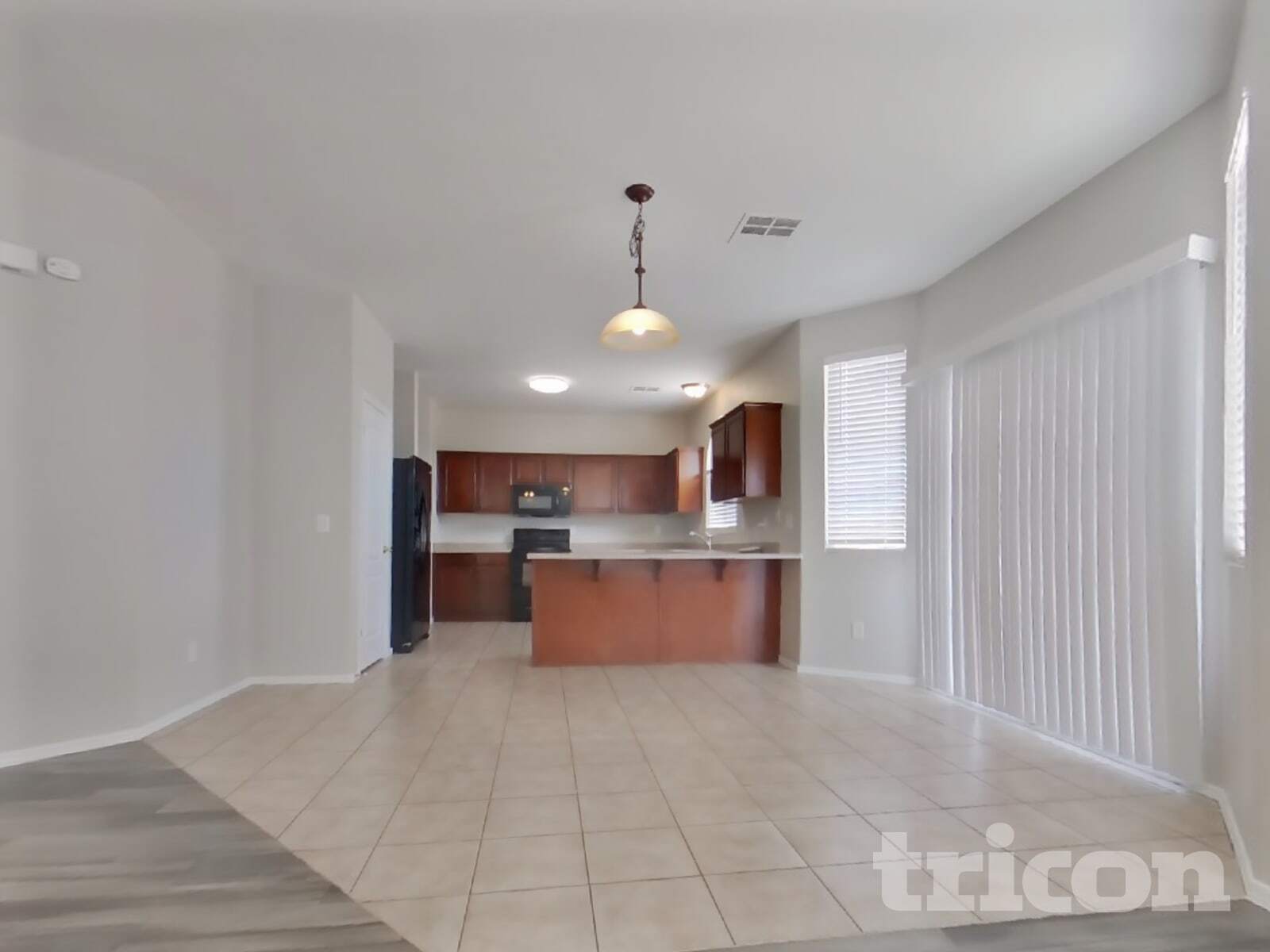 Building Photo - 715 N Redwood Ln