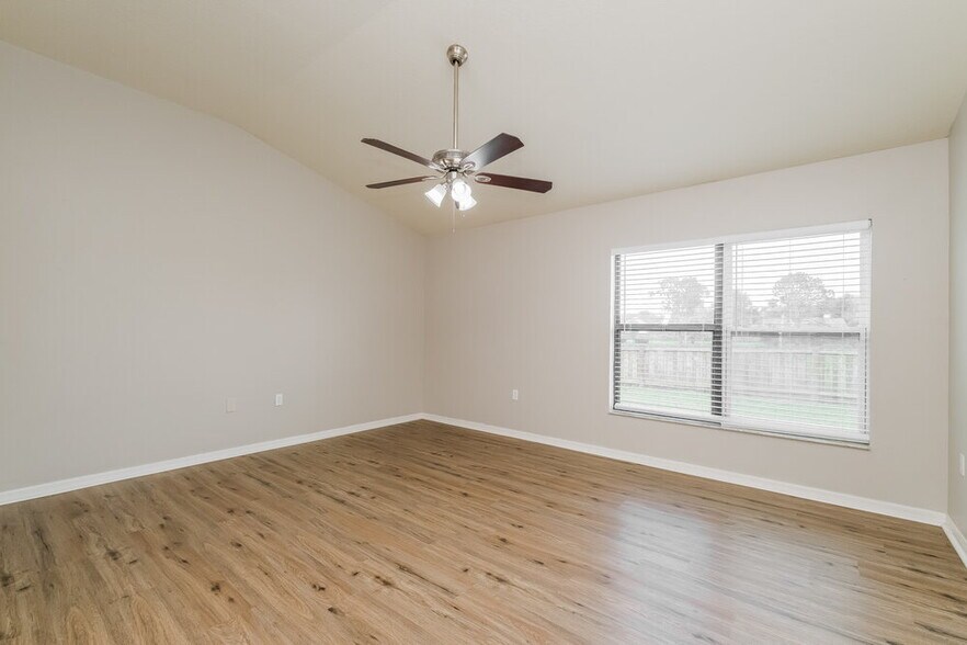 Building Photo - 1406 Storington Ave