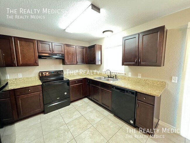 Building Photo - 53 Maple Dr