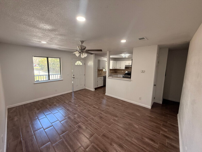 Building Photo - 119 Sea Parc St