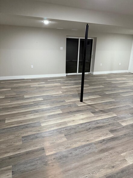 Building Photo - 6580 Fairway Dr W