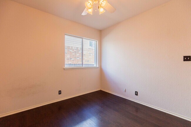 Building Photo - 509 Foxford Run Dr
