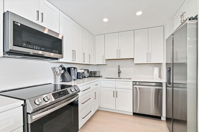 Building Photo - 2600 N Flagler Dr