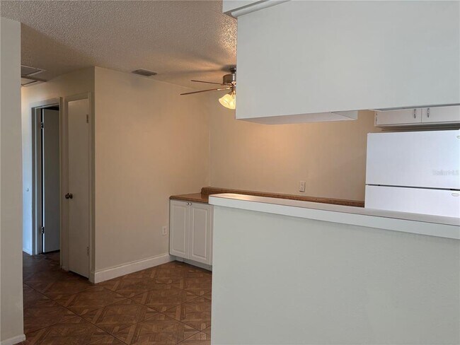 Building Photo - 6177 Chesham Dr