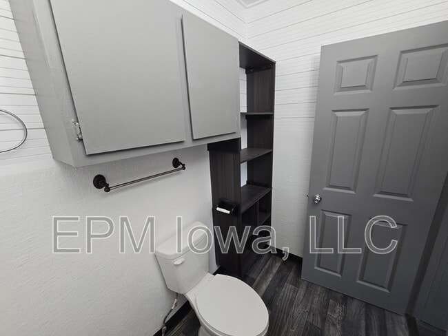 Building Photo - 709 Kern St