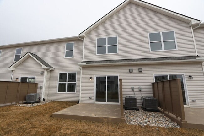 Building Photo - 1802 Salt Springs Dr