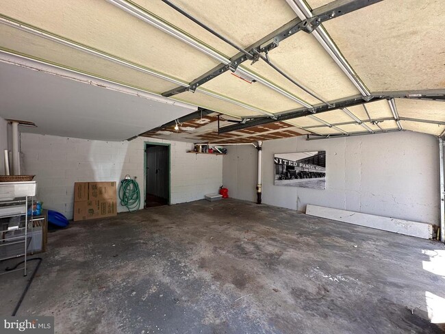 Building Photo - 5464 Vicaris St