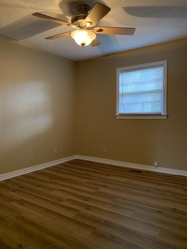 Building Photo - 2224 Bower Dr
