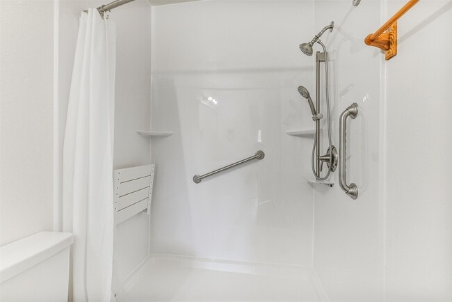 Building Photo - 217 Lazy Ln