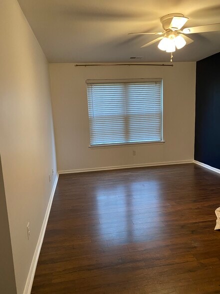 Building Photo - 425 Atlanta Ct