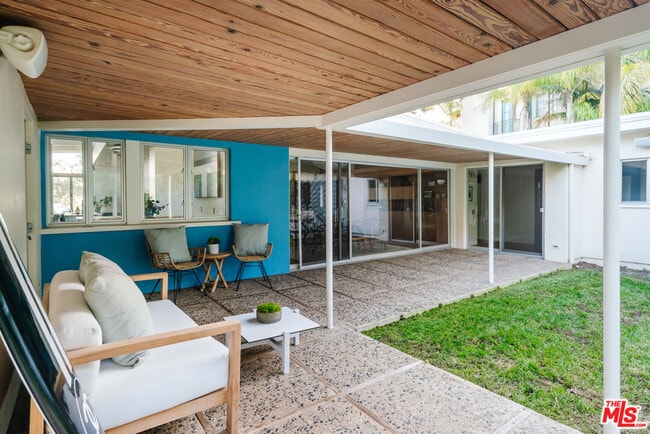 Building Photo - 15515 Via De Las Olas Via