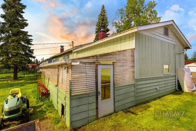 Building Photo - Duplex-Lower Unit in Aurora Subdivision-SPECIAL: $250.00 off first month's rent!