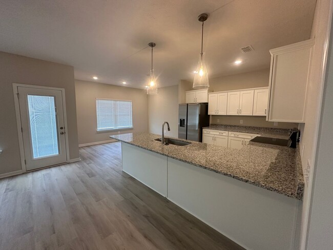 Building Photo - BRAND NEW Beautiful 3 Bed 2.5 Bath Townhou...