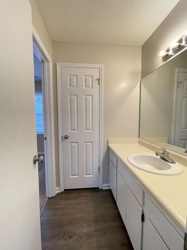 Building Photo - APPLICATION PENDING: 720-A Powell Drive ~Newly Renovated~ End Unit ~ Convenient to Powell Drive P...