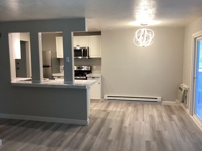 Building Photo - BEAUTIFUL - REMODELED 2 BEDROOM/1 BATH CON...