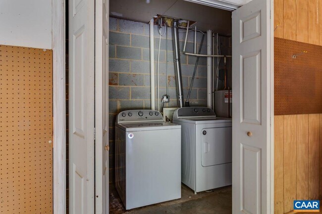 Building Photo - 1522 Oak Hill Ln