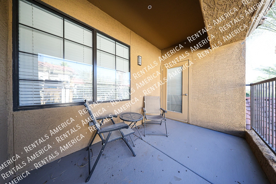 Building Photo - 5302 E Van Buren St