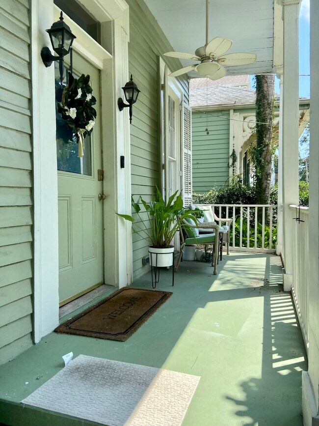 Building Photo - 2033 Coliseum St