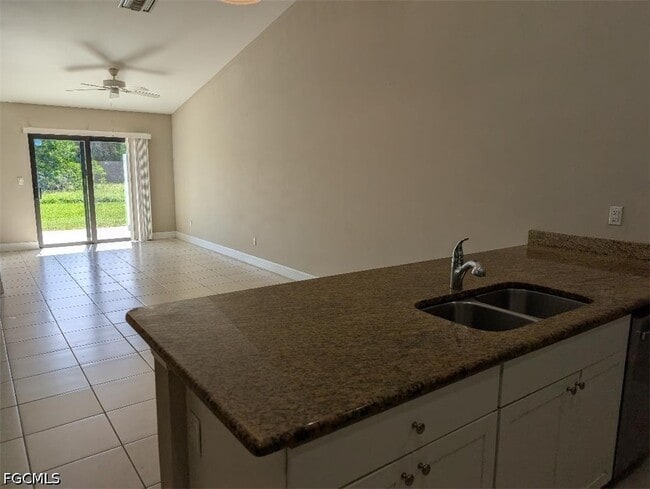 Building Photo - 4407 SW 8th Ct