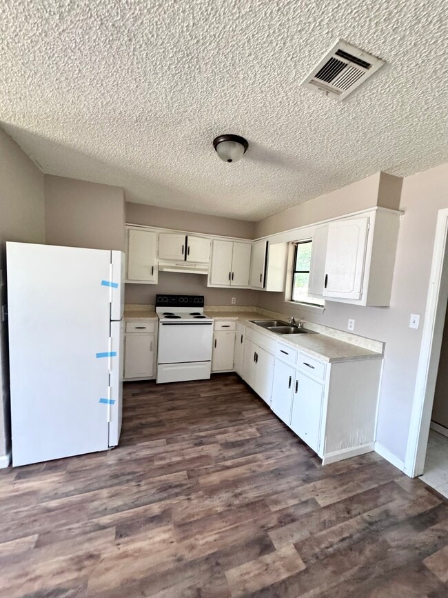 Building Photo - East County Estates Duplex