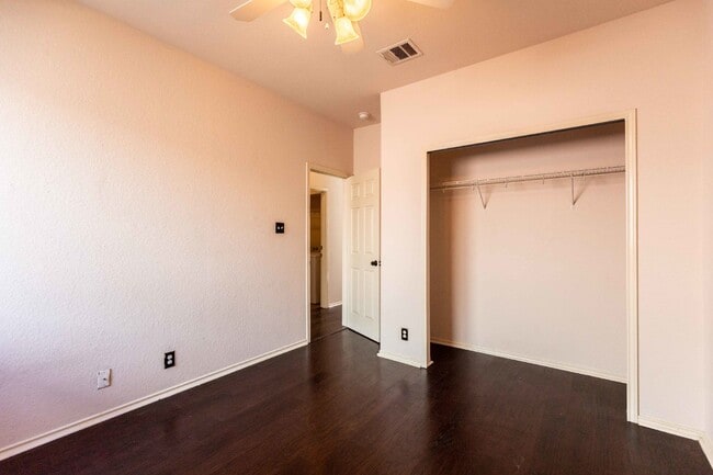 Building Photo - 509 Foxford Run Dr