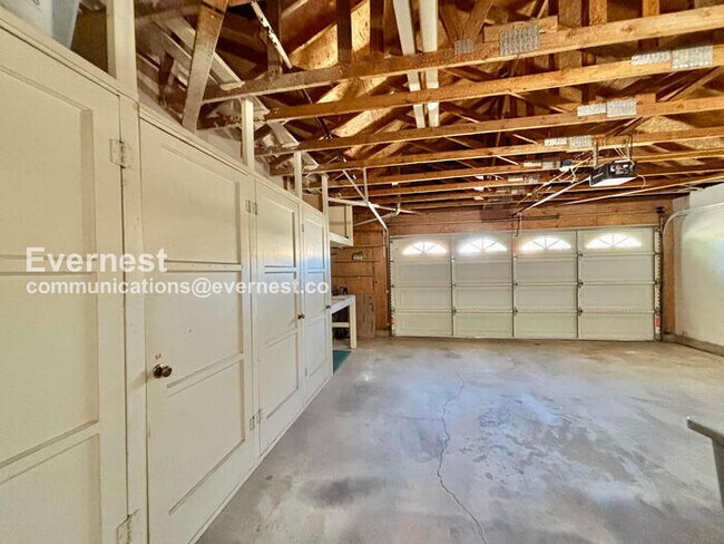 Building Photo - 27305 Uppercrest Ct