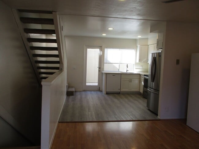 Building Photo - Woodlands in La Jolla  2 bedroom 1 bath to...